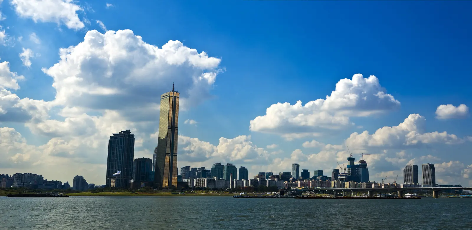 Seoul river skyline